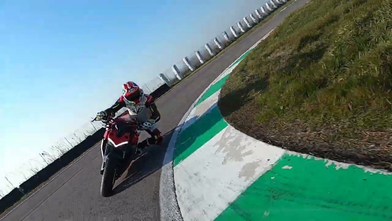 Ducati Streetfighter V2 on track Italy / thanks to @AB#11