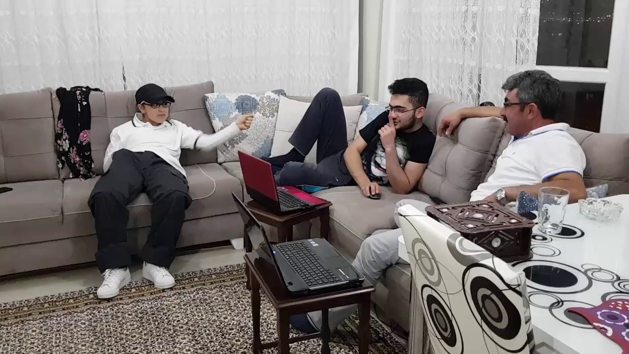 Bizim Kız Yürek Yemiş Galiba Bana ve Babama Kafa Tutuyor