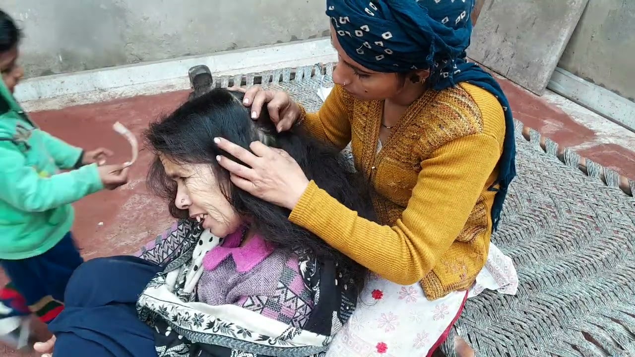 Hair scratching  in long hair / nitpicking in long hair 