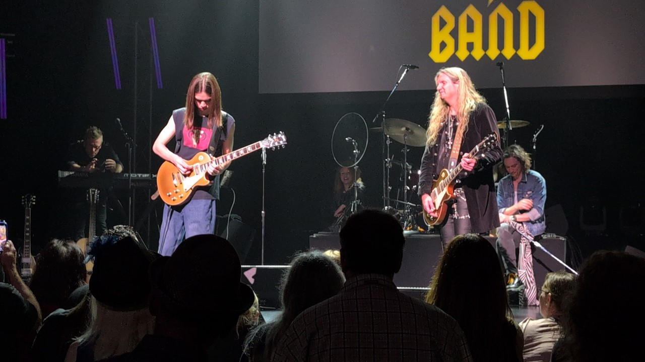 Joel Hoekstra's student, Jonathan King with Broadway's Rock of Ages Band.  Awesome Guitar Battle!
