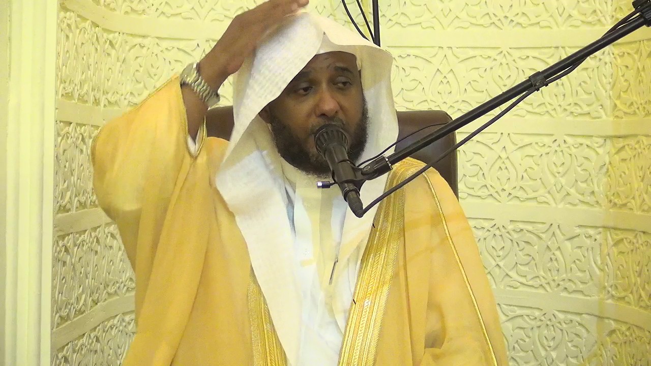 حكم من يقصر شعره بعد العمره خارج مكه _ الشيخ محمود الحازمي