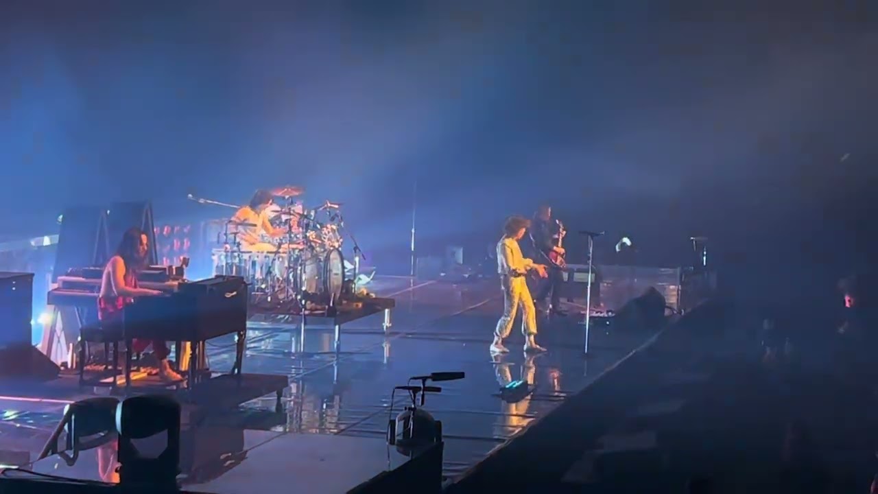 Greta Van Fleet - Heat Above - Live in Brussels
