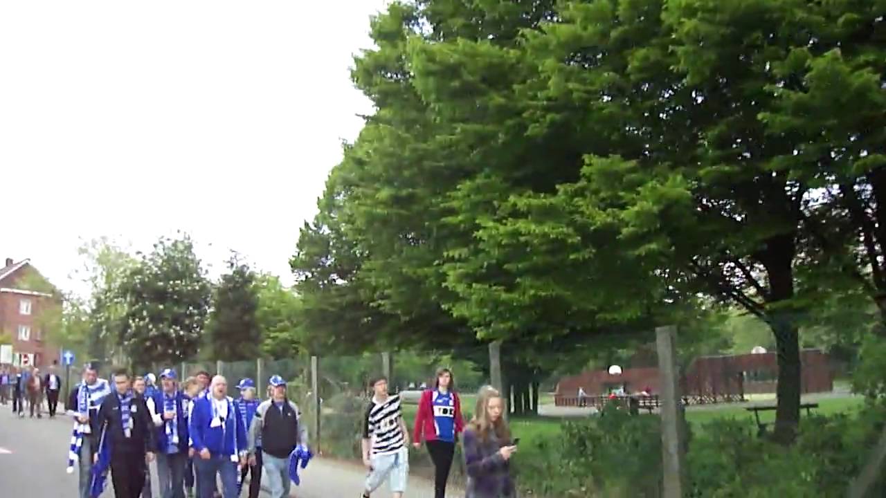 Kaa Gent Bekerfinale 2010 Toekomend volk op weg naar Buffalo Village II