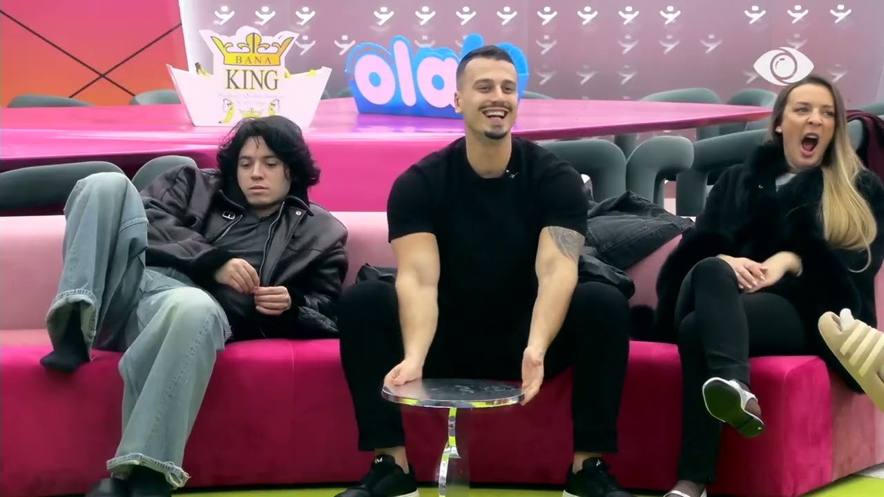 Momente gazmore në shtëpi, banorët luajnë me pantomime