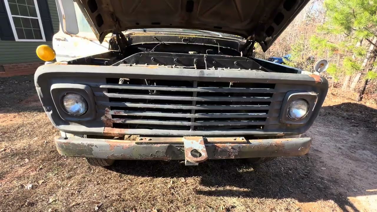 Сегодня притащил домой Ford F700 1970 года выпуска.