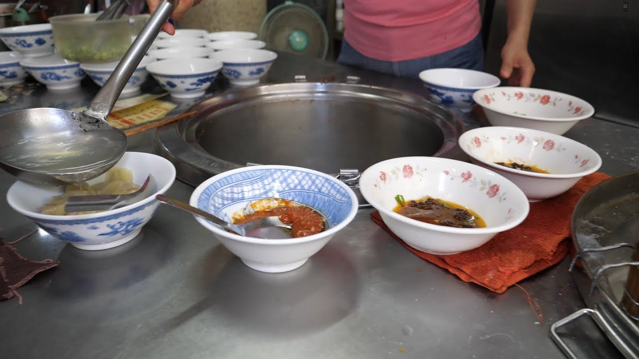 Spicy Noodles, Spicy Wontons, Meat Ball Soup with Wonton - Taiwan Restaurant Food 羅東美食 蘭陽香辣麵