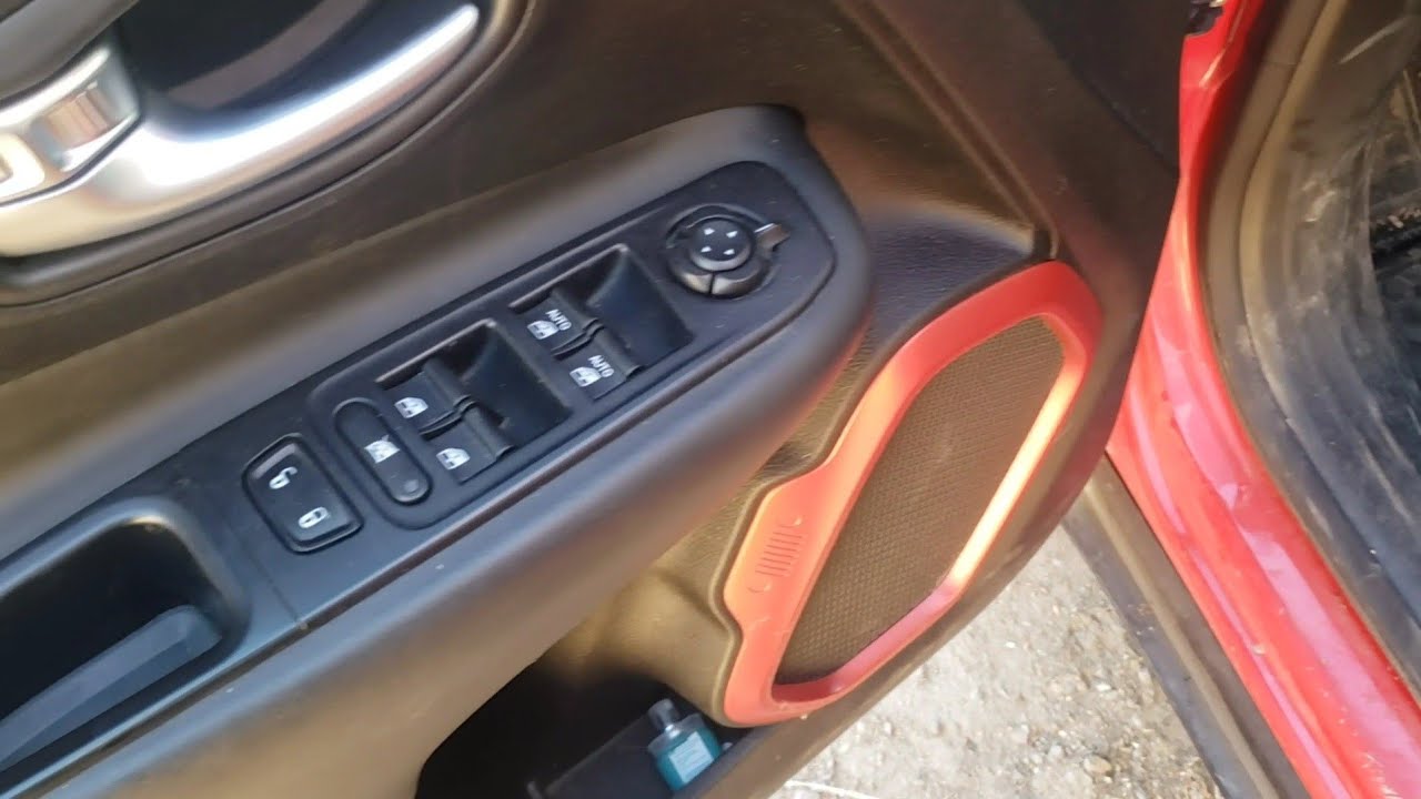 Как заменить гудок или динамик на Jeep Renegade 2016 года