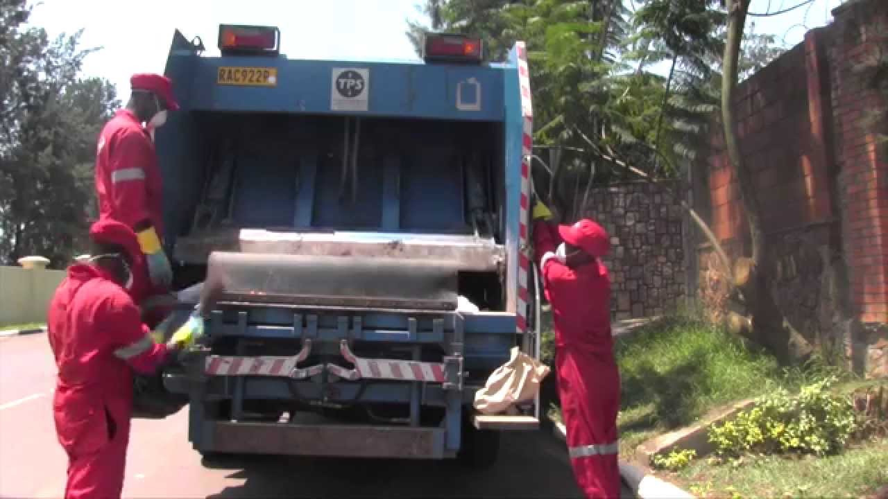 Rise and Shine Rwanda : Garbage collection