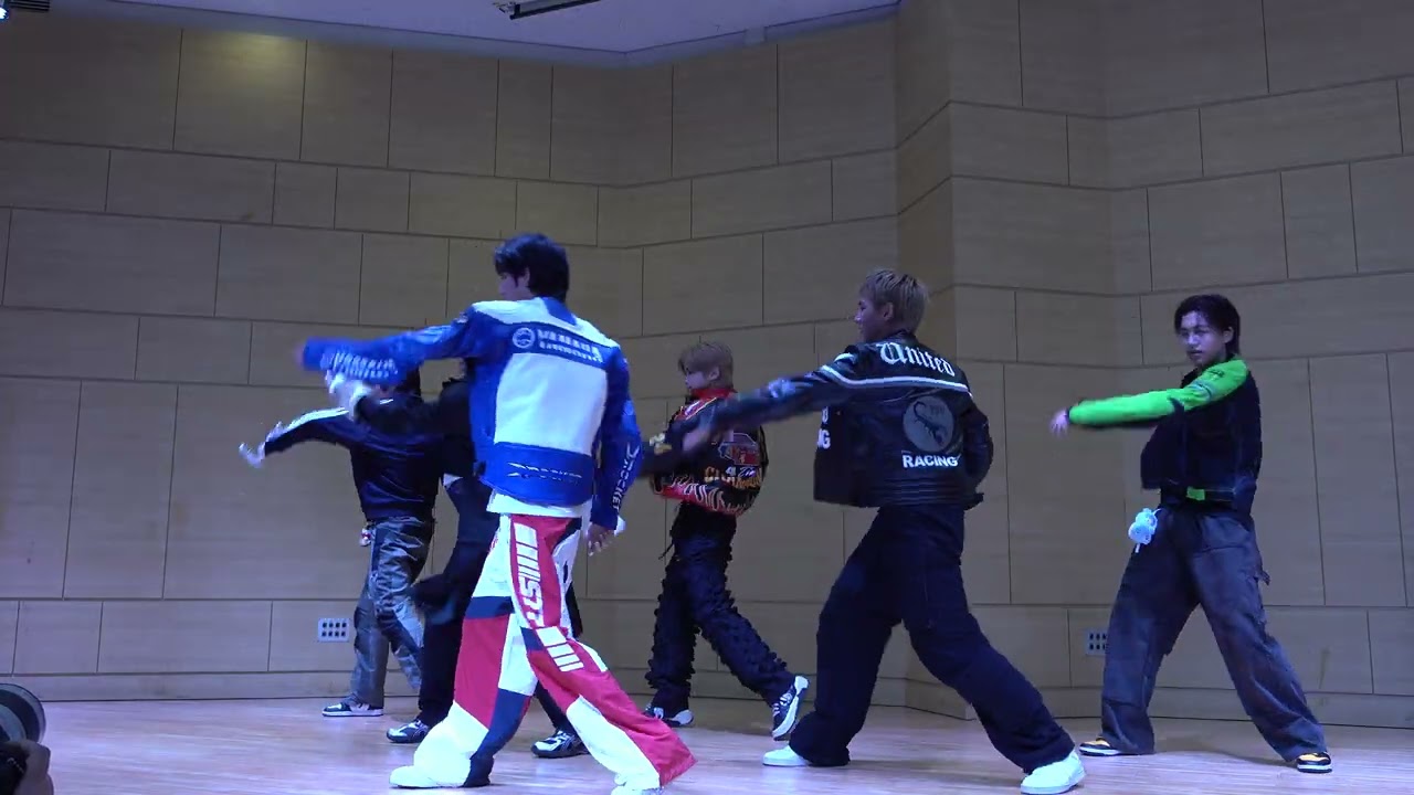 251116 82MAJOR TROPHY 에이티투메이저 트로피