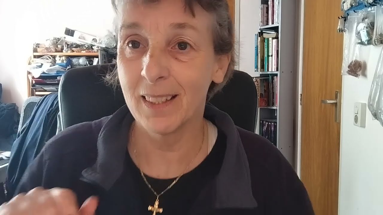 Теперь вам решать, куда направится этот канал. Расскажите, что вы слушаете, когда плетёте бисером?