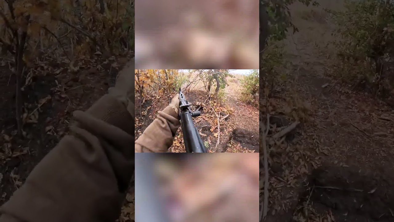 Австралийские добровольцы ведут огонь по российским целям во время ожесточенного позиционного боя...