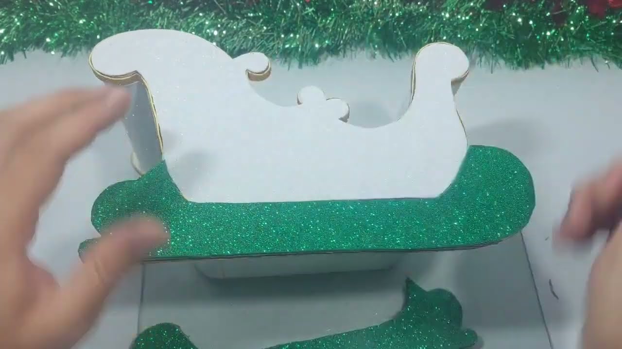 COMO FAZER UM TRENÓ NATALINO DE PAPELÃO/COM MOLDE GRÁTIS TRENÓ DO PAPAI NOEL/ NAVIDEÑA con Reciclaje