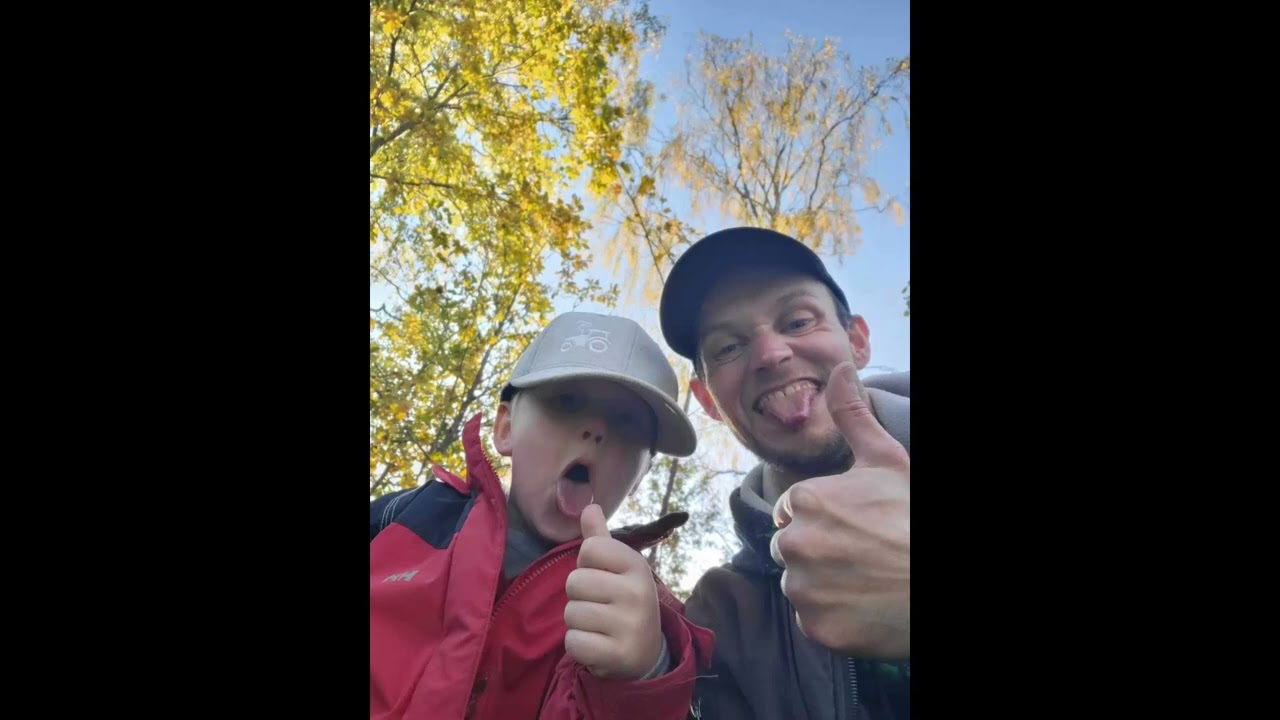 Sang om ut i skog og  mark m/Thomas.