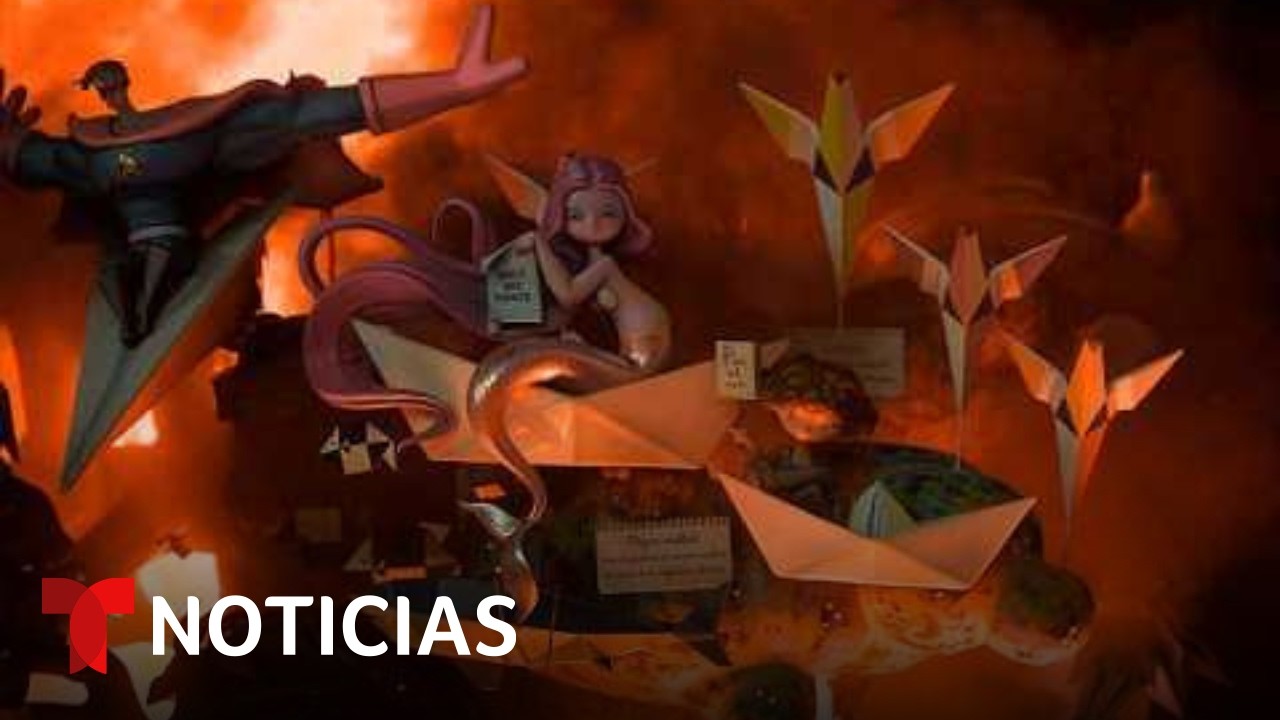 Valencia celebra la noche principal de las Fallas