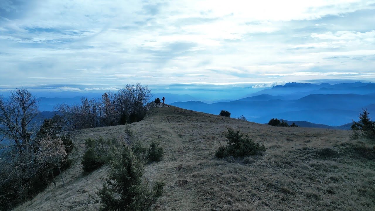 Ruta senderista a l’Alta Garrotxa: Faigs monumentals, Talló, Puig Ou (100 cims) i Resclusanys