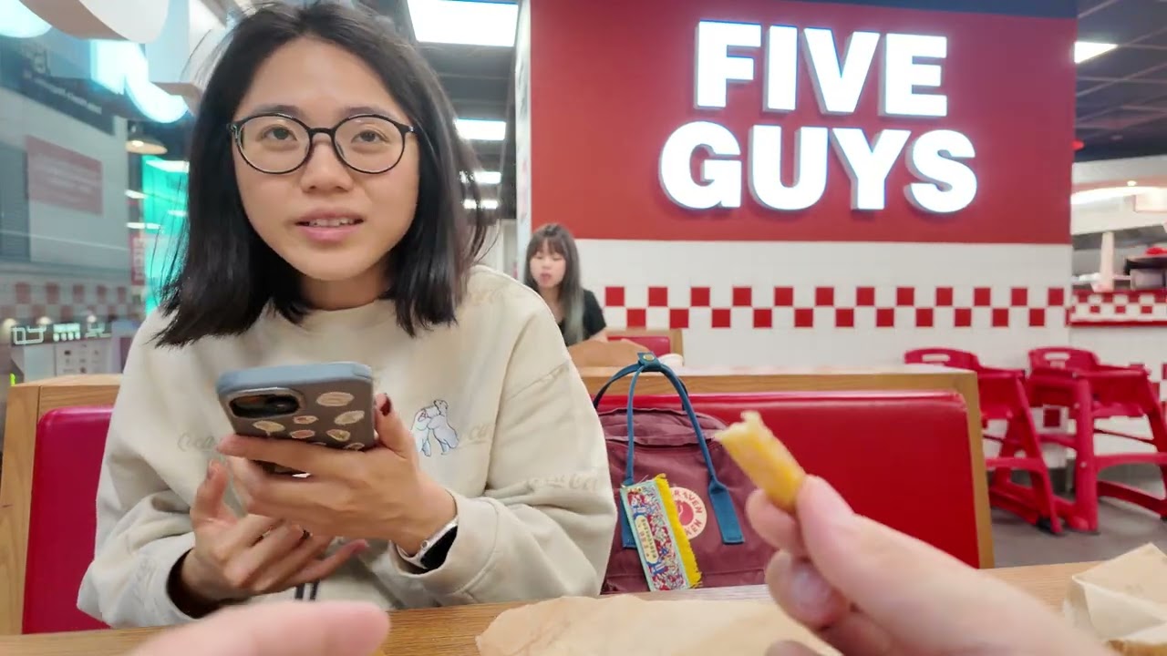 已經飽到吃不下了還來吃FIVE GUYS 的薯條...真的就是馬鈴薯直接炸來吃....蠻好吃的