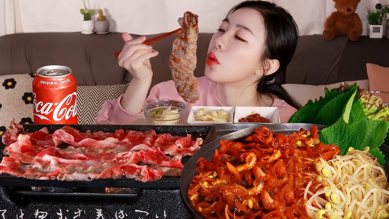 우삼겹에 매콤한 쭈꾸미 돌돌말아서 쌈싸버려🐙Beef and spicy webfoot octopus mukbang牛肉と辛いイイダコモッパン Thịt bò và bạch tuộc cay