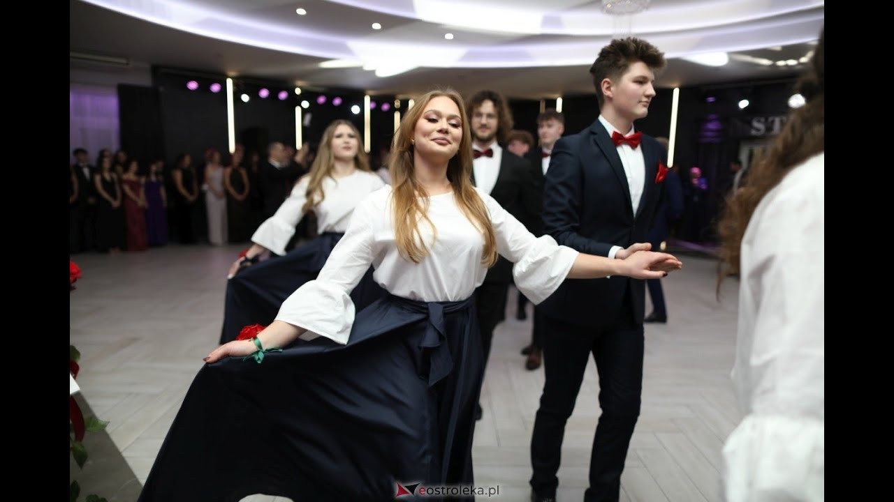 Studniówka 2026. Polonez w wykonaniu uczniów I LO w Ostrołęce 
