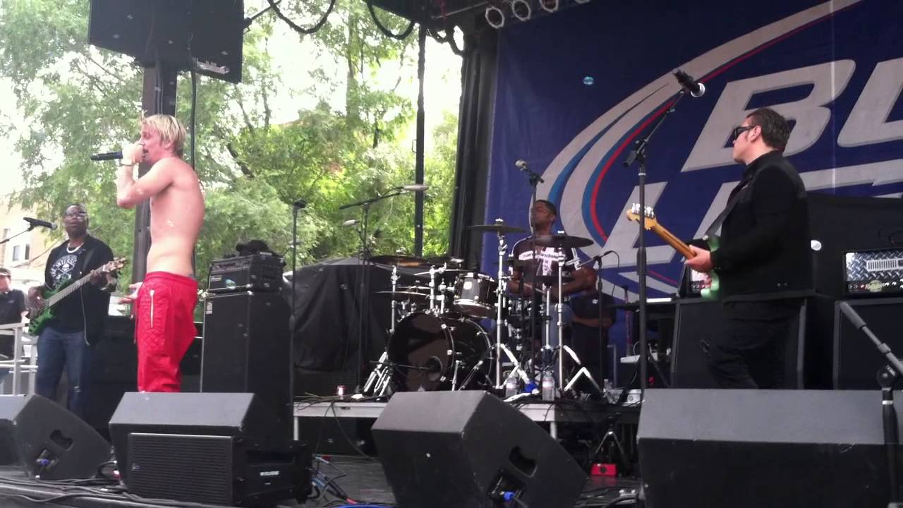 That's How I Beat Shaq by Aaron Carter Live at North Halsted Market Days in Chicago