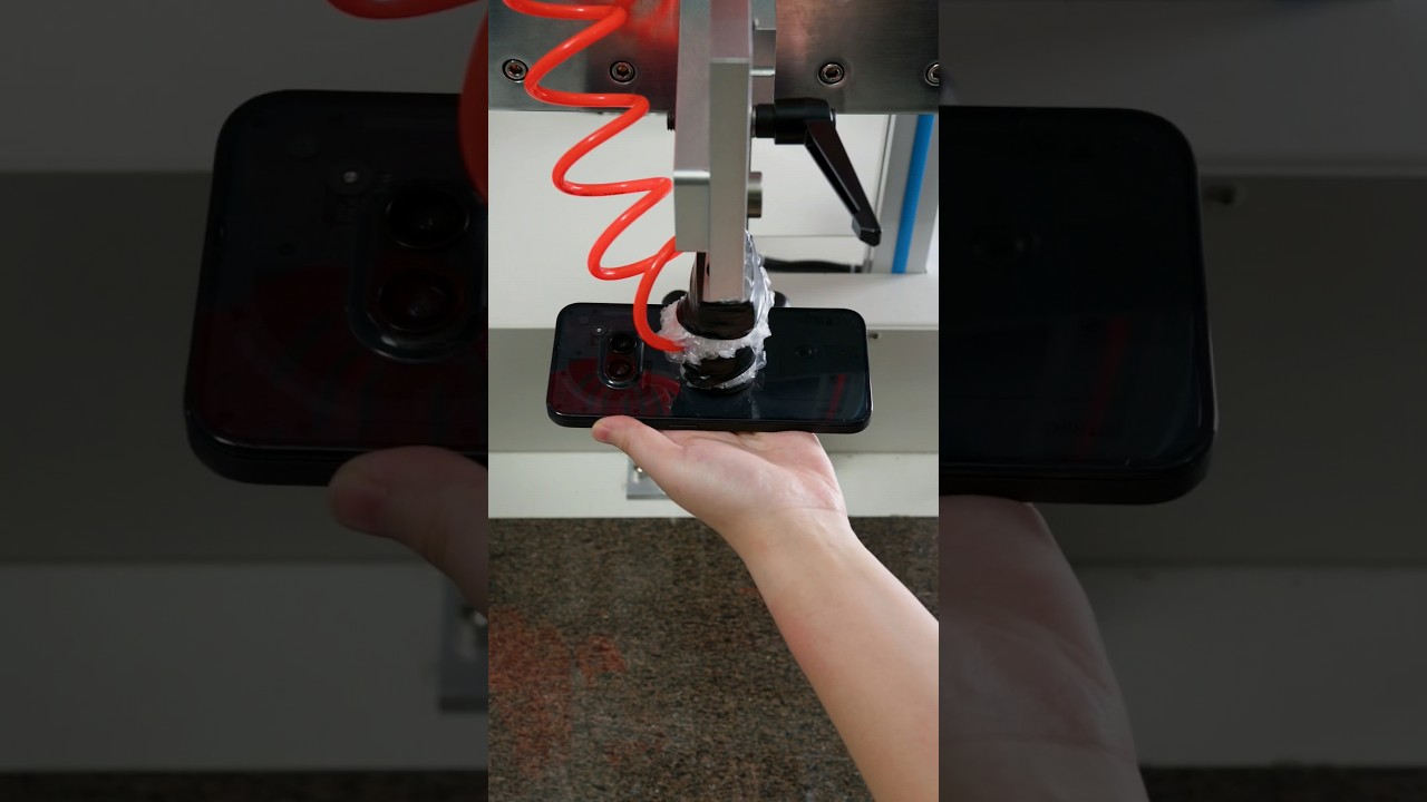 Phone (2a) drop test. 24 drop tests carried out from a height of 1.5 m, from 14 different angles.
