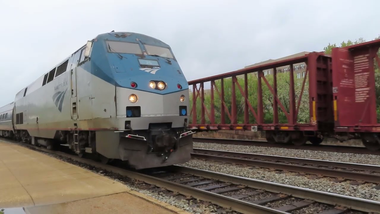 3 WAY MEET! Amtrak 89 meets Amtrak 84 and CSX M410 in Alexandria, VA - 3/28/24