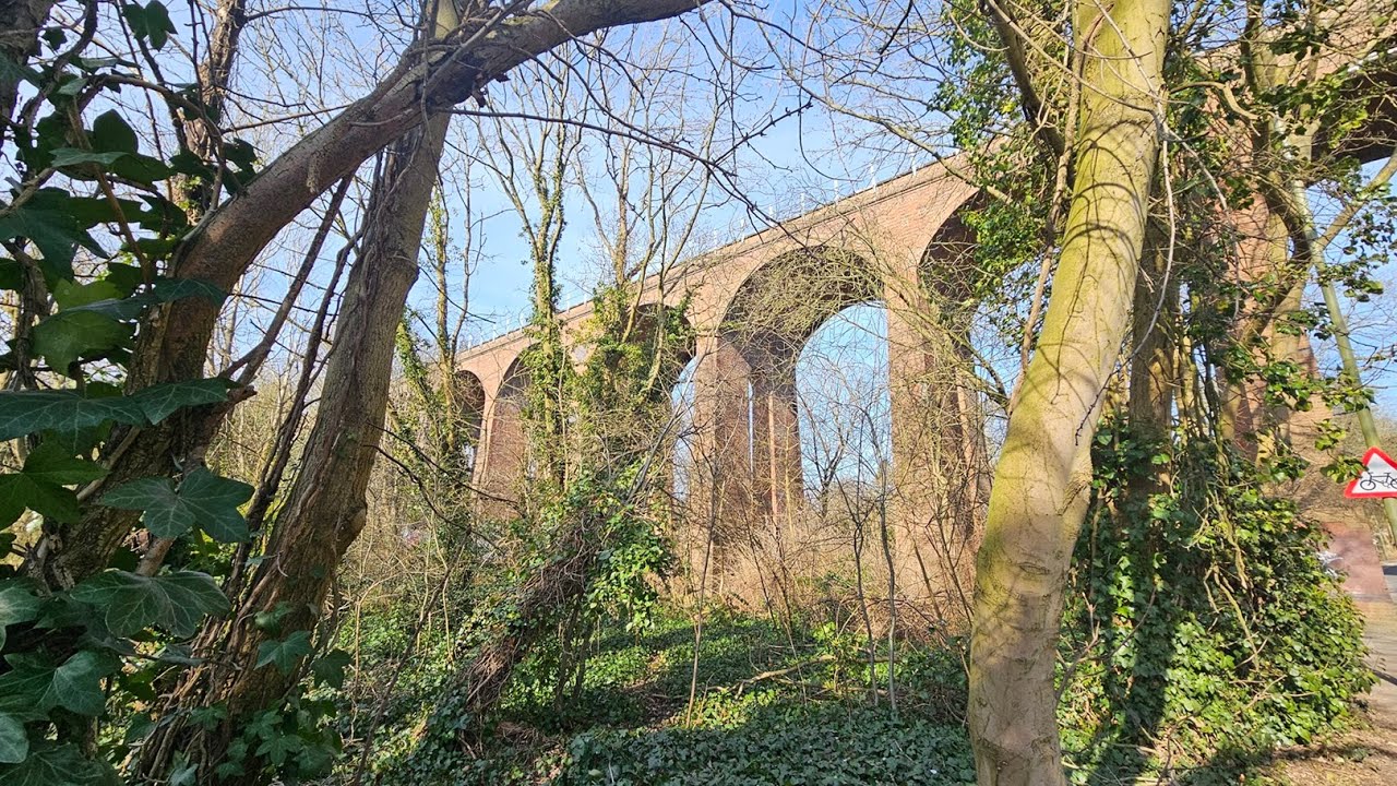 Dollis Valley Greenwalk (with  music)