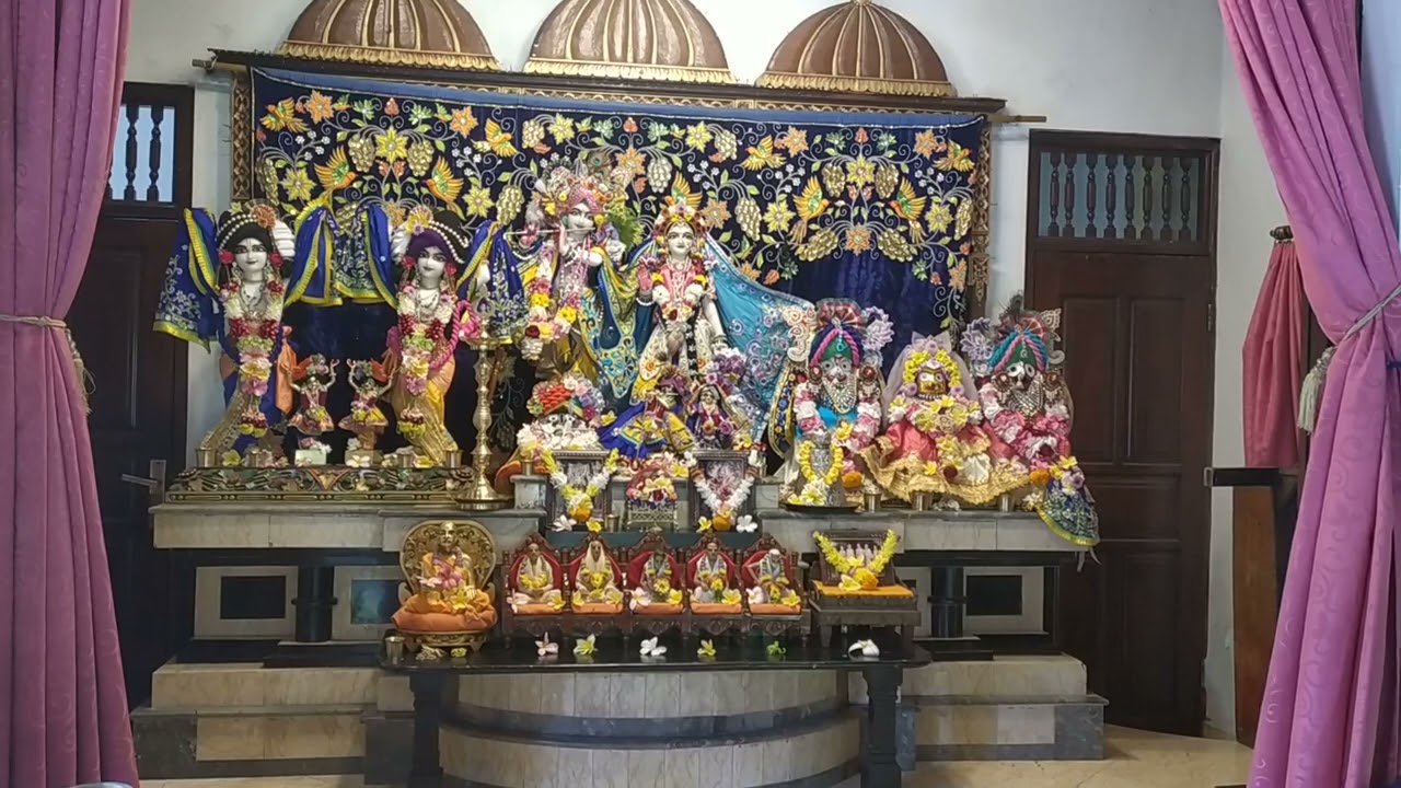 Храм Шри Шри Радха Расешвара ашрам. Бали. Sri Sri Radha Raseshwara Ashram Temple.  Bali, Indonesia.