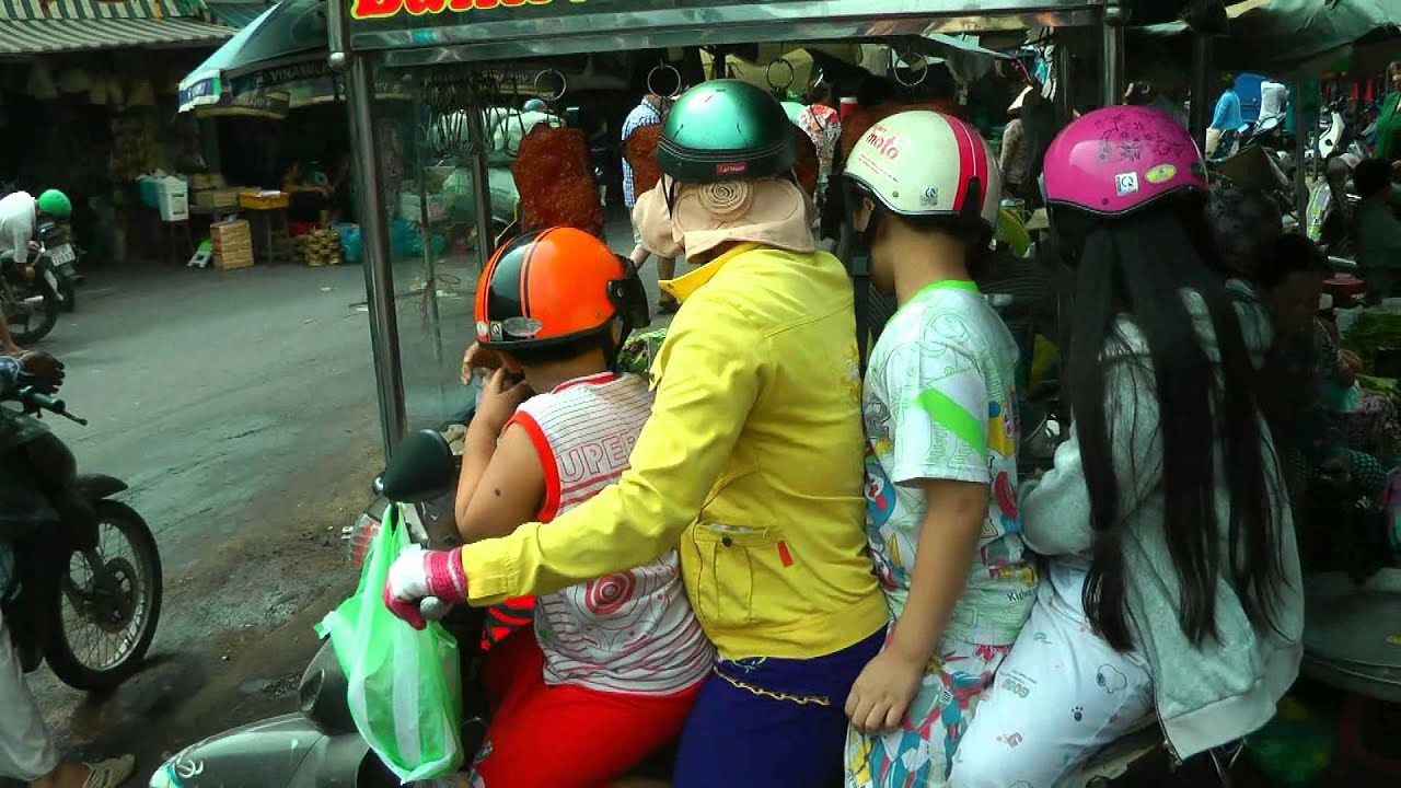 VIETNAM chinese market at Cholon (Saigon) (hd-video)