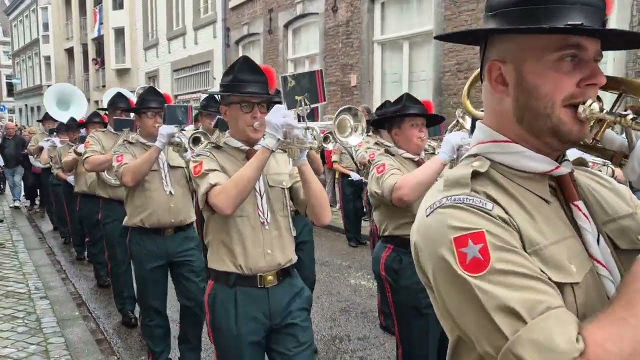 MVB Maastricht - Stadsprocessie 2024: Thin Red Line