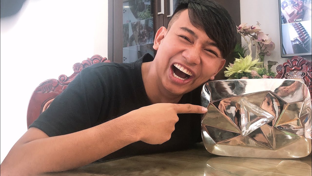 BLACKBI VLOG 2 -  BLACKBI đi nhận nút Play Kim Cương đầu tiên Việt Nam