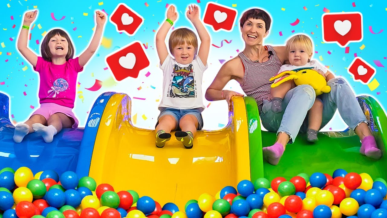 Giochiamo a nascondino nel parco divertimenti. Video e giochi per bambini. Una mamma per Lucky
