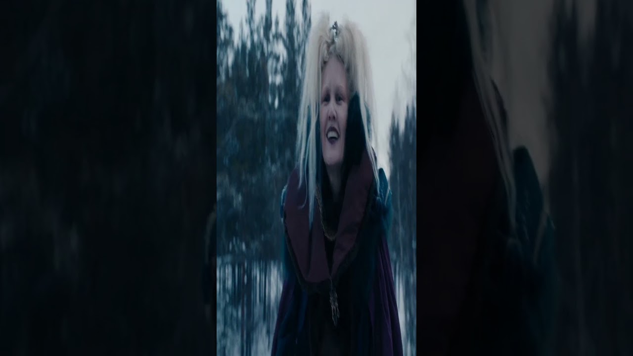 Le Prince ne s'attendait pas à ça ! - Trois noisettes pour Cendrillon (2021)-shorts Scene 10