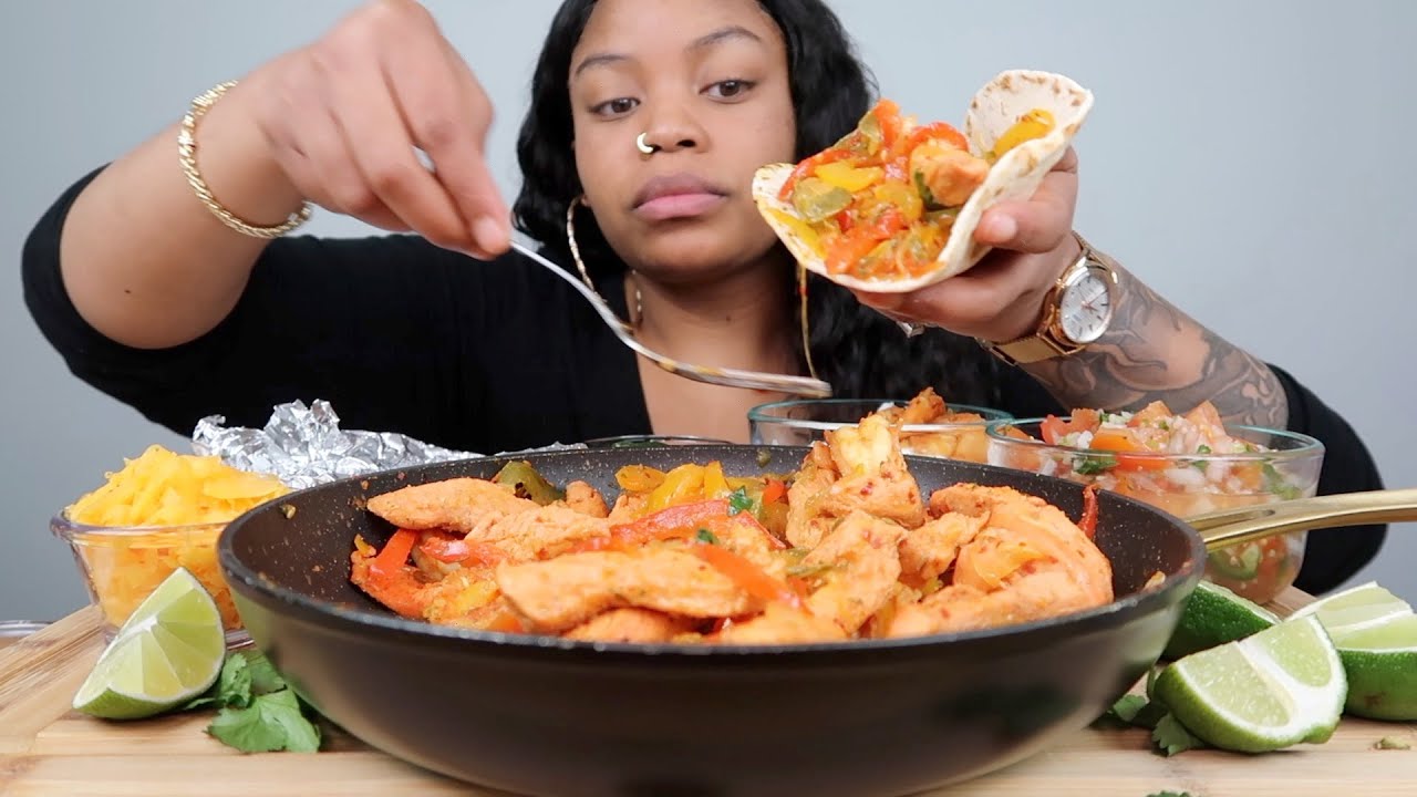 HOMEMADE CHICKEN AND SHRIMP FAJITAS MUKBANG!!!!
