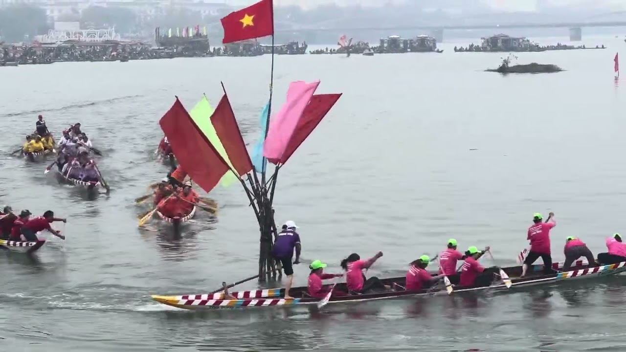 Đội đua nữ , lễ hội đua ghe trên Sông Hương , tp Huế 22/3/2025