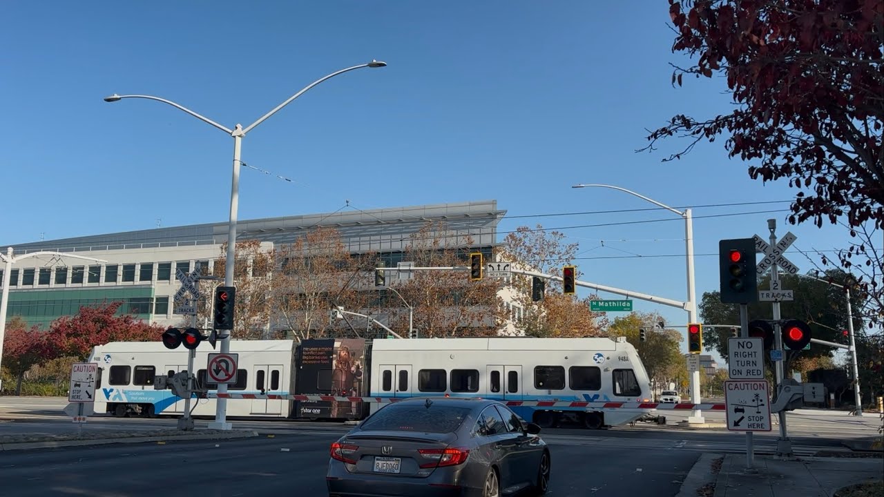 VTA 948 Light Rail - 5th Avenue Railroad Crossing, Sunnyvale CA