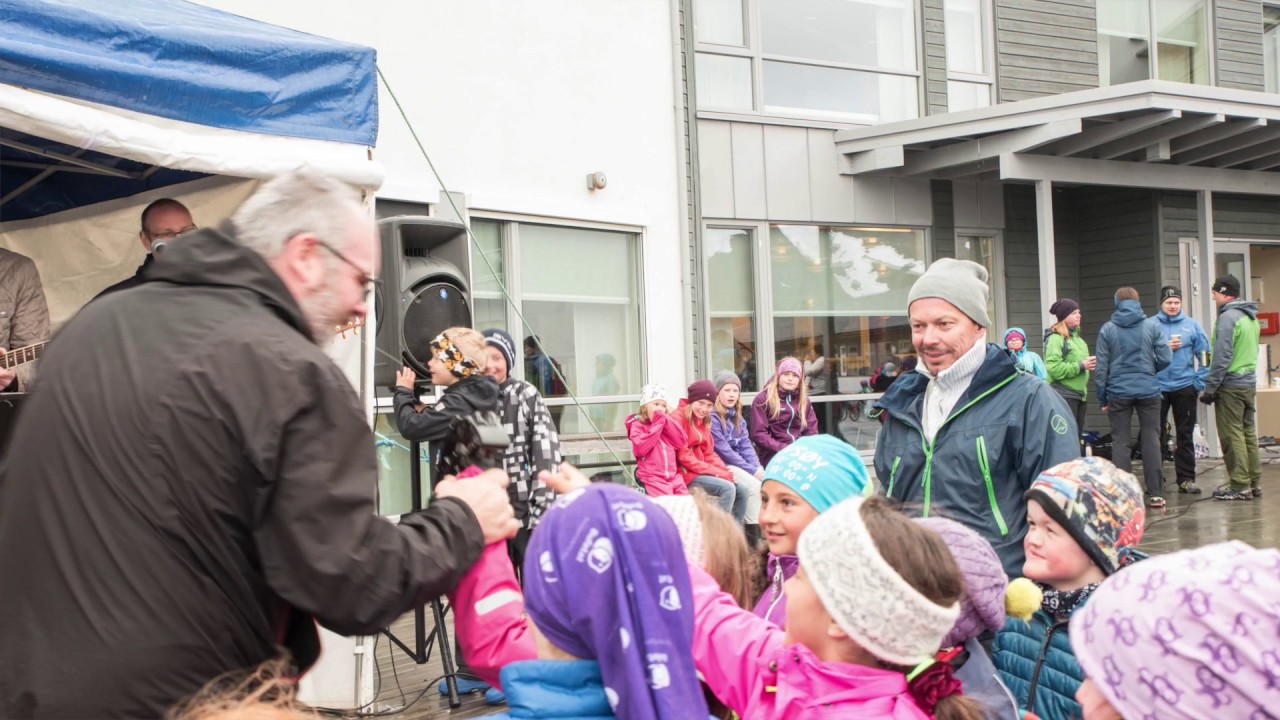 Fjordtun skole ti &aring;r i nytt skolebygg