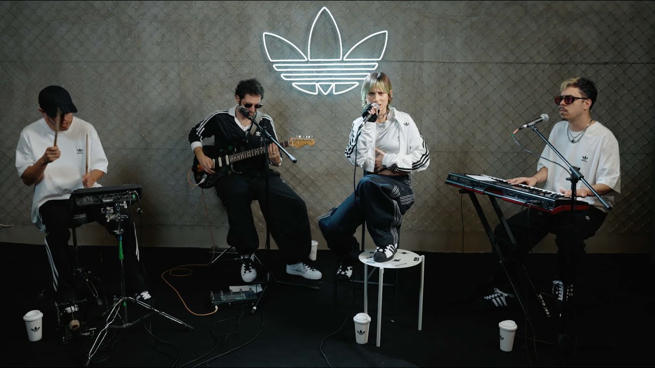 CLARA CAVA - adidas Originals Superstar Session #18