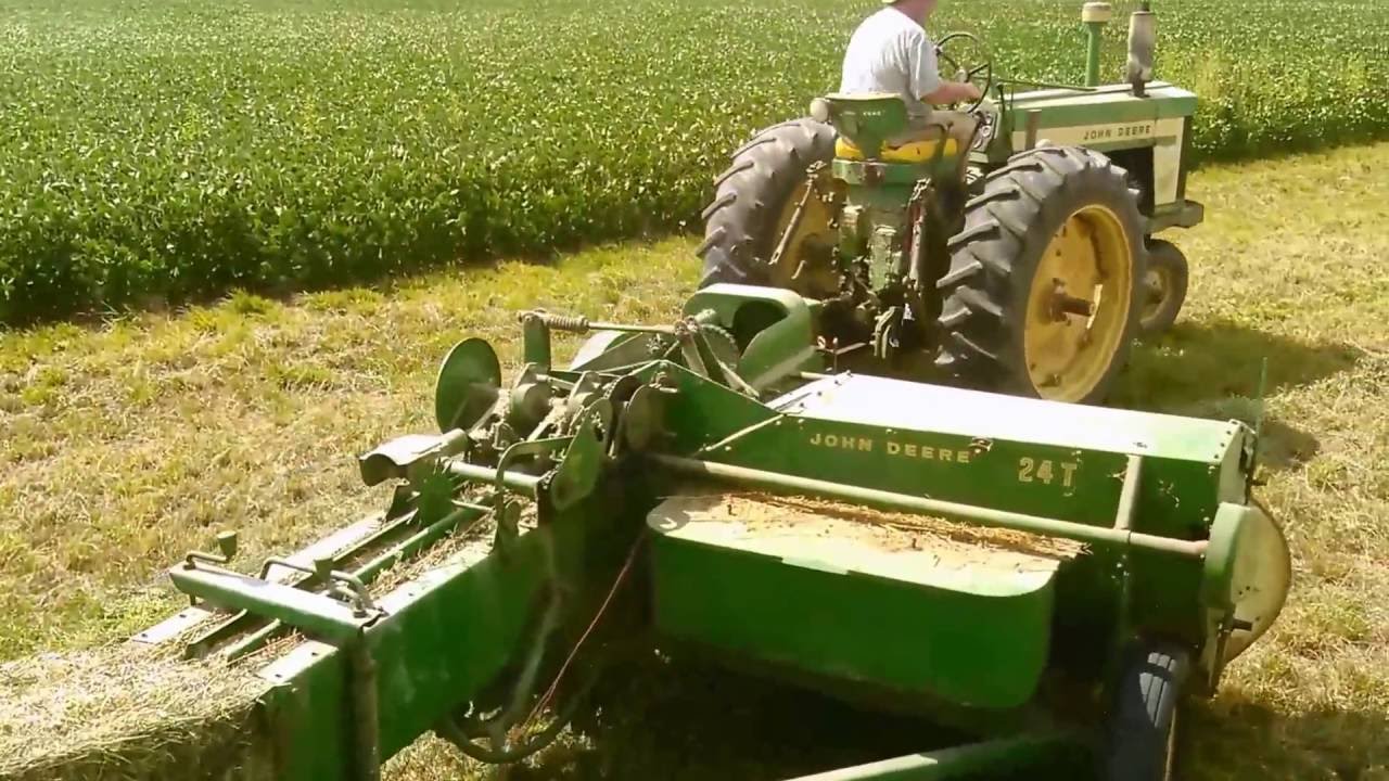 John Deere 720 and 24T baler