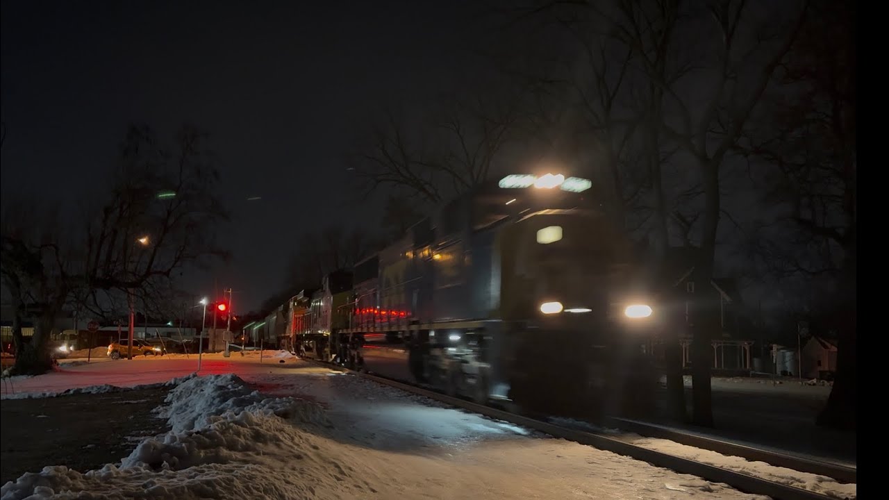 M687 and B247 combined hauling on the lirc with a MAC leader 