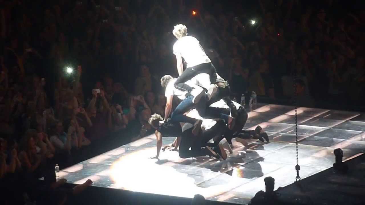 One Direction (and Calum) making a human pyramid on stage