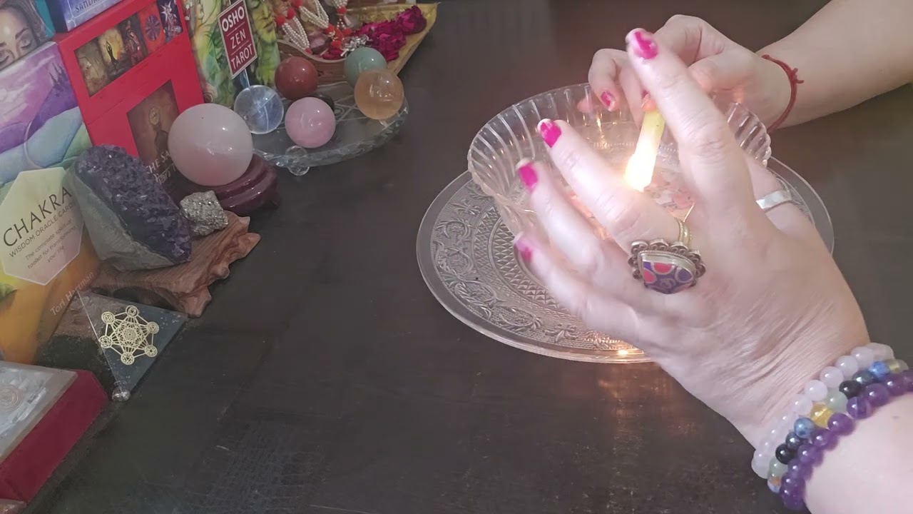 Candle wax reading ✨️ aap jinke bare mein soch rahe hai 😇 wo kya soch rahe hai 💕  timeless