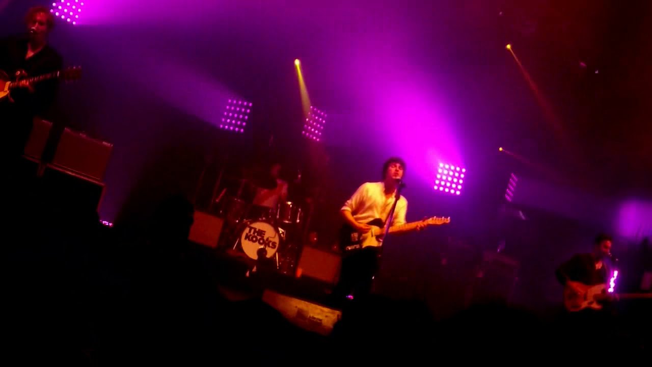 [All The Time- The Kooks] Live at Domos Art, Lima- Per&uacute;
