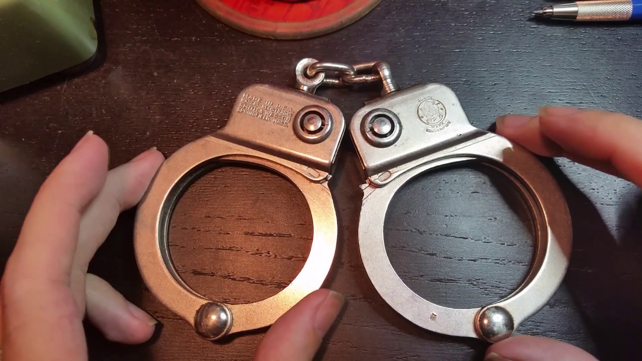 (95) Smith & Wesson model 94 High Security handcuffs