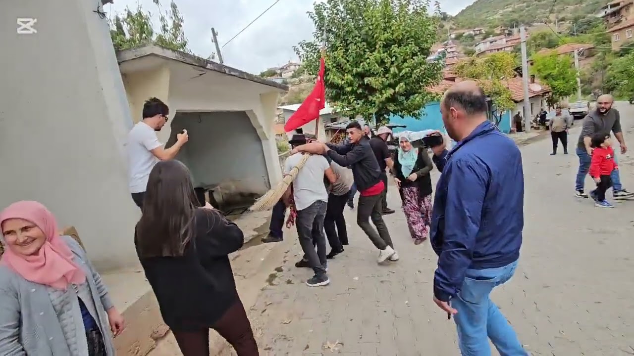 DEMİRCİ'nin SEVİNÇLER KÖYÜNDE TAYFUN BAŞ'IN DÜĞÜNÜNDE SİNİ ÇIKARMADAN GÖRÜNTÜLER 19-10-2025 