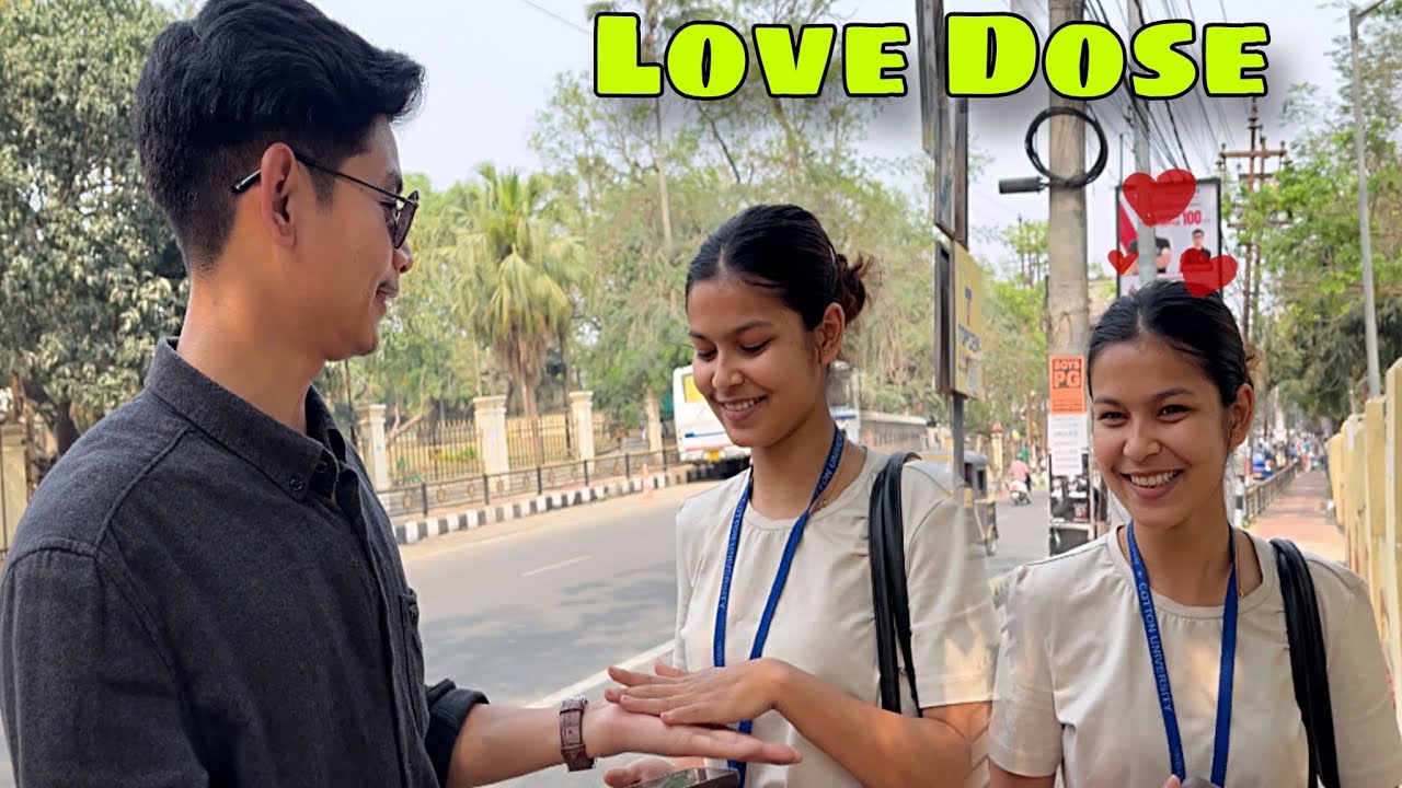 Cotton Collegeৰ এগৰাকী ধুনীয়া ছাএী মোৰ প্ৰেমত পৰি গল 😍 | Prank at Cotton College | I am Biswajit