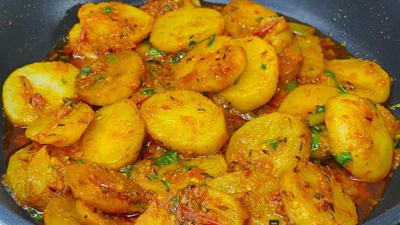 “Spicy Aloo Katli | Tawa Wali Masaledar Recipe | Chatpata Swad” @heenakidawat #youtubeindia #viral 