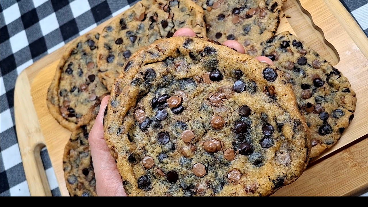 Best Chocolate Chips Cookies Recipe If You Like Them Big 