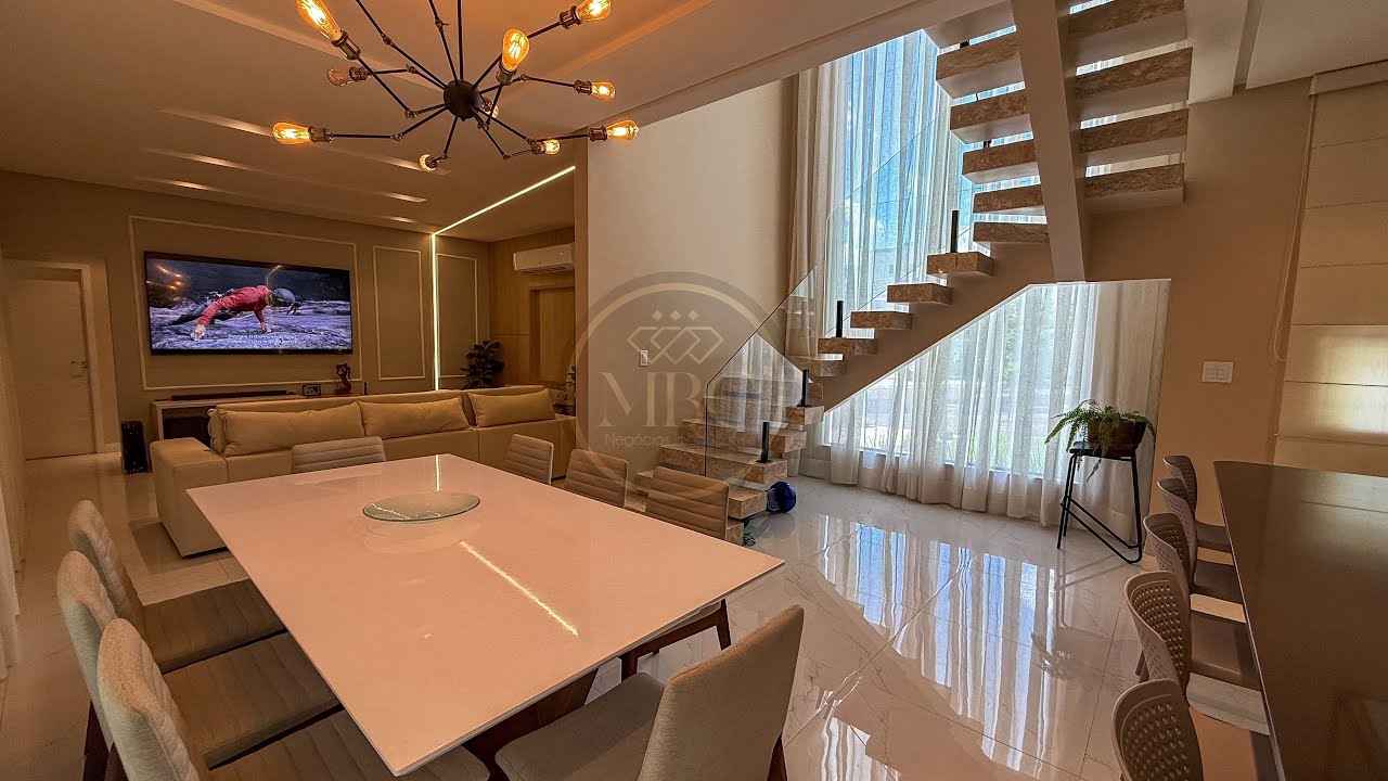 Belíssima Casa com Porteira fechada, 4 suítes, gerador, energia solar, completa, Passaredo em Manaus