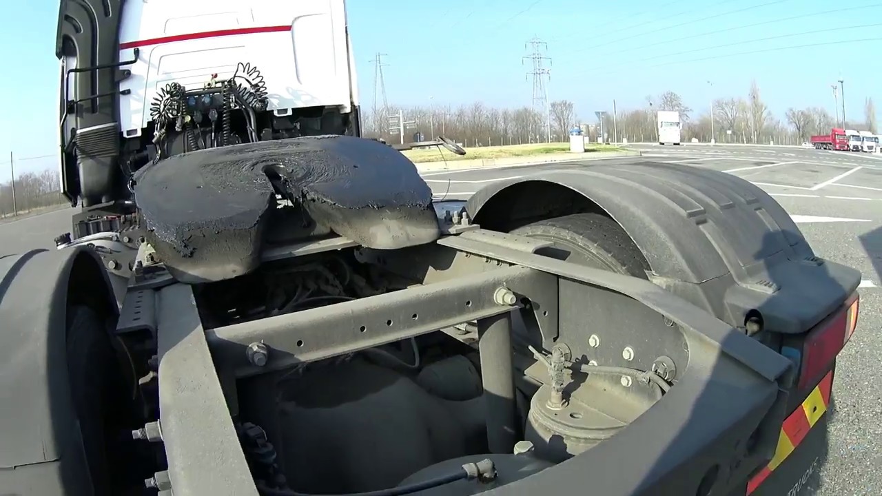 Как отцепить и прицепить полуприцеп,чтобы не наломать дров!#зацепить #прицеп