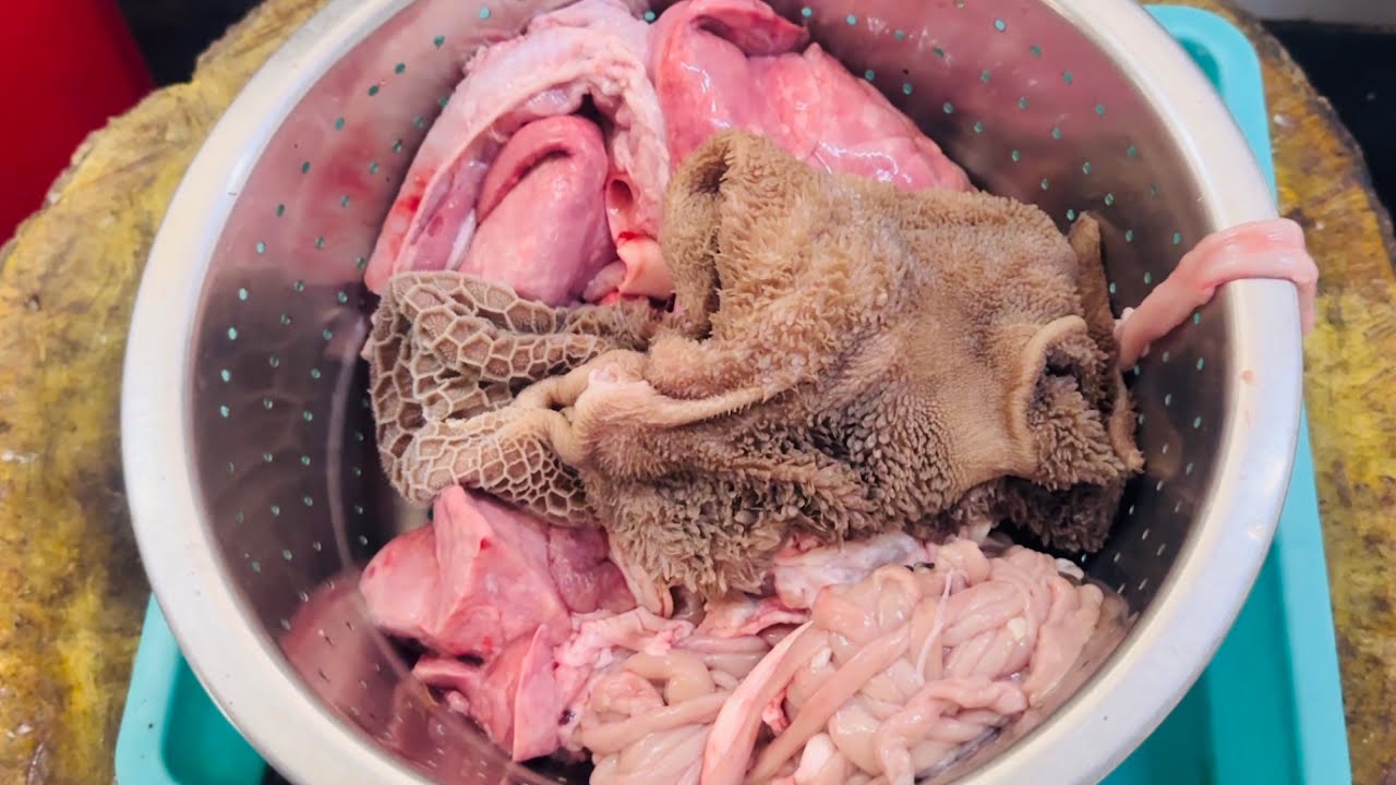 లేత ఫ్రెష్ మేకపోతు బోటి కటింగ్ స్కిల్స్ !! Mahesh Meat Cuts !! Telangana Mutton Shop Bhagyalatha !! 